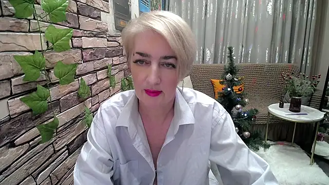 Snapshot of Hot_Girl87 chatting on December 21, 3:53 pm Hot Girl87 online show from December 21, 3:53 pm