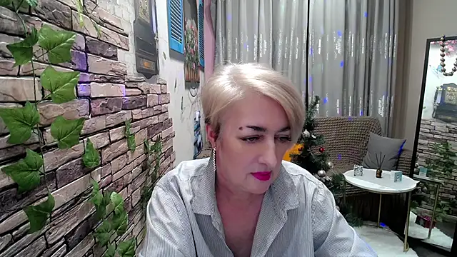 Snapshot of Hot_Girl87 chatting on December 24, 3:16 pm Hot Girl87 online show from December 24, 3:16 pm