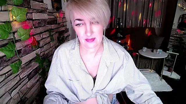 Snapshot of Hot_Girl87 chatting on December 24, 6:17 pm Hot Girl87 online show from December 24, 6:17 pm