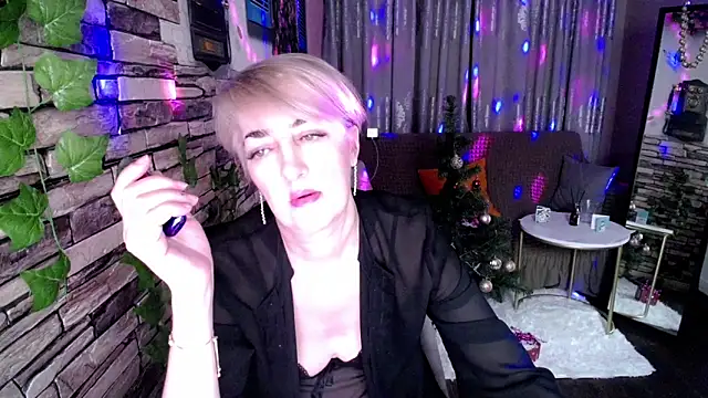 Snapshot of Hot_Girl87 chatting on December 24, 9:44 pm Hot Girl87 online show from December 24, 9:44 pm