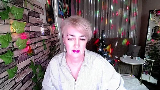 Snapshot of Hot_Girl87 chatting on December 25, 2:34 pm Hot Girl87 online show from December 25, 2:34 pm