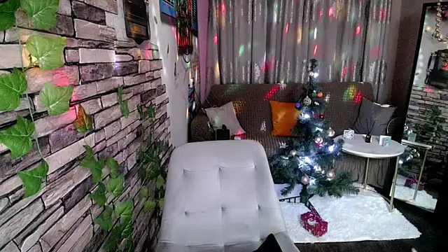 Snapshot of Hot_Girl87 chatting on December 25, 5:37 pm Hot Girl87 online show from December 25, 5:37 pm