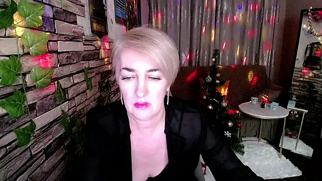 Snapshot of Hot_Girl87 chatting on December 26, 6:33 pm Hot Girl87 online show from December 26, 6:33 pm