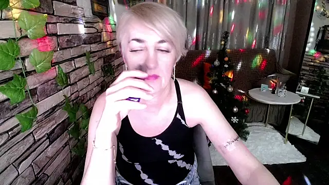 Snapshot of Hot_Girl87 chatting on December 26, 10:52 pm Hot Girl87 online show from December 26, 10:52 pm