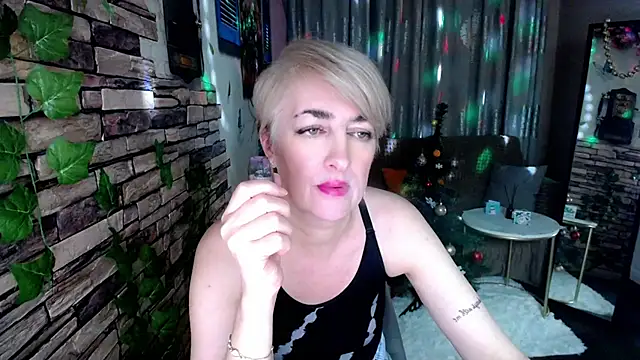 Snapshot of Hot_Girl87 chatting on December 29, 5:44 pm Hot Girl87 online show from December 29, 5:44 pm