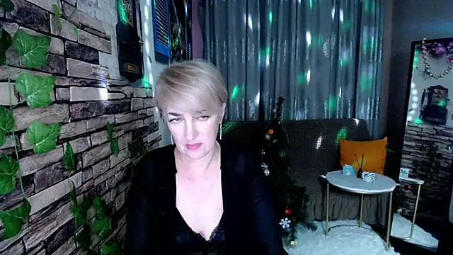 Snapshot of Hot_Girl87 chatting on December 29, 8:48 pm Hot Girl87 online show from December 29, 8:48 pm