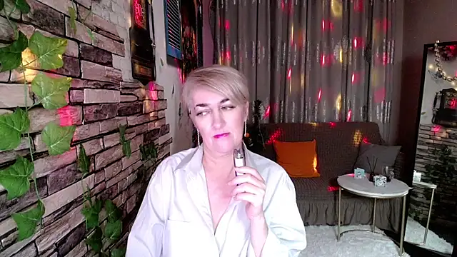 Snapshot of Hot_Girl87 chatting on December 30, 5:02 pm Hot Girl87 online show from December 30, 5:02 pm