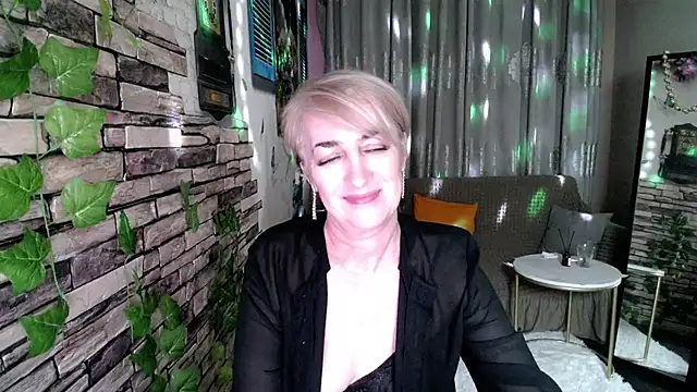 Snapshot of Hot_Girl87 chatting on December 31, 12:00 am Hot Girl87 online show from December 31, 12:00 am