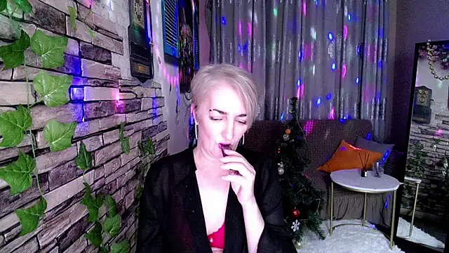 Snapshot of Hot_Girl87 chatting on January 3, 6:35 pm Hot Girl87 online show from January 3, 6:35 pm