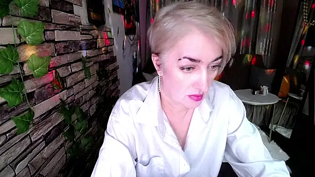 Snapshot of Hot_Girl87 chatting on January 4, 3:28 pm Hot Girl87 online show from January 4, 3:28 pm