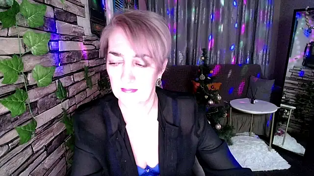 Snapshot of Hot_Girl87 chatting on January 8, 2:14 pm Hot Girl87 online show from January 8, 2:14 pm