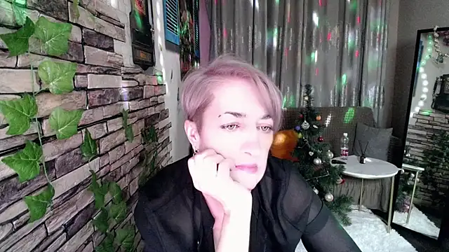 Snapshot of Hot_Girl87 chatting on January 9, 12:35 am Hot Girl87 online show from January 9, 12:35 am