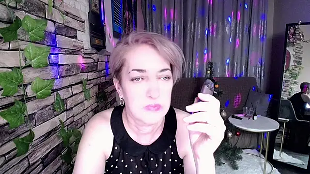 Snapshot of Hot_Girl87 chatting on January 9, 7:40 pm Hot Girl87 online show from January 9, 7:40 pm