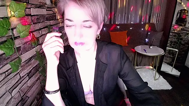 Snapshot of Hot_Girl87 chatting on January 14, 5:12 pm Hot Girl87 online show from January 14, 5:12 pm