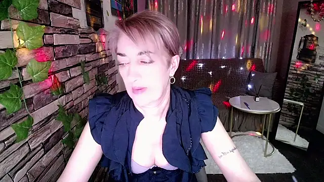 Snapshot of Hot_Girl87 chatting on January 14, 10:44 pm Hot Girl87 online show from January 14, 10:44 pm