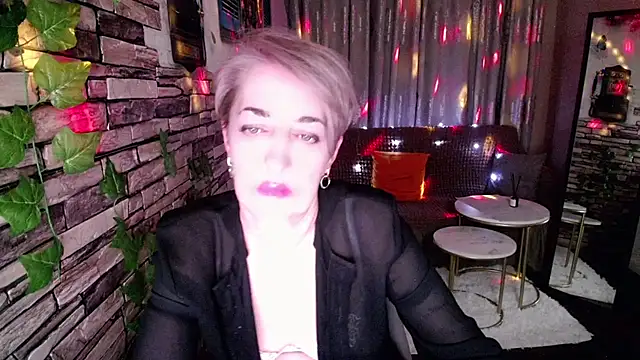 Snapshot of Hot_Girl87 chatting on January 15, 4:43 pm Hot Girl87 online show from January 15, 4:43 pm