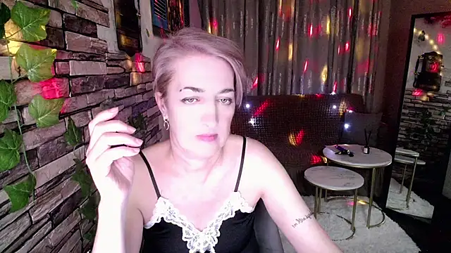 Snapshot of Hot_Girl87 chatting on January 15, 7:55 pm Hot Girl87 online show from January 15, 7:55 pm