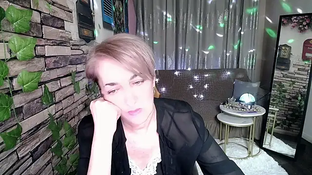 Snapshot of Hot_Girl87 chatting on January 19, 9:23 pm Hot Girl87 online show from January 19, 9:23 pm