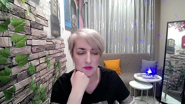 Snapshot of Hot_Girl87 chatting on January 20, 4:01 pm Hot Girl87 online show from January 20, 4:01 pm