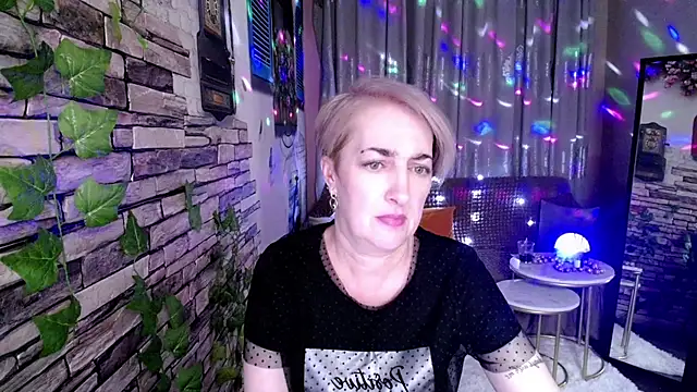 Snapshot of Hot_Girl87 chatting on January 20, 7:46 pm Hot Girl87 online show from January 20, 7:46 pm