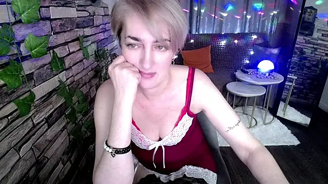 Snapshot of Hot_Girl87 chatting on January 21, 12:15 am Hot Girl87 online show from January 21, 12:15 am