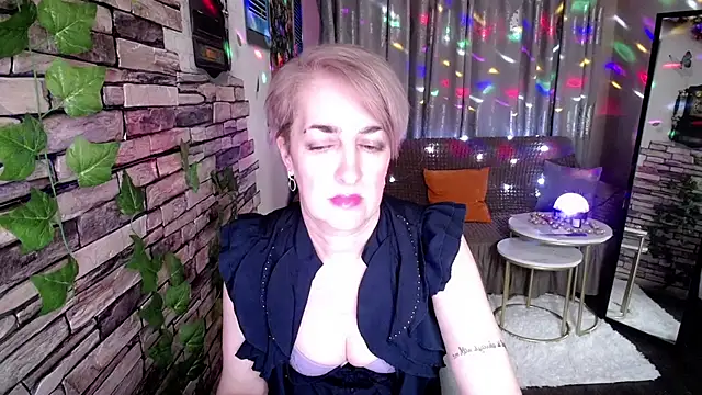 Snapshot of Hot_Girl87 chatting on January 21, 7:17 pm Hot Girl87 online show from January 21, 7:17 pm