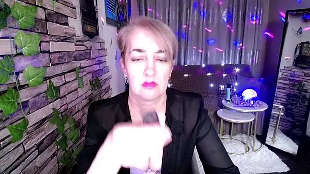 Snapshot of Hot_Girl87 chatting on January 21, 10:19 pm Hot Girl87 online show from January 21, 10:19 pm