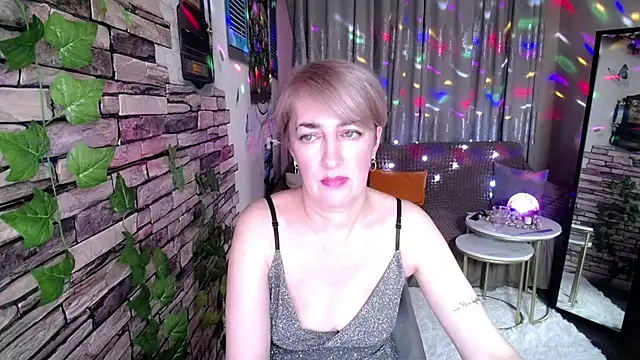 Snapshot of Hot_Girl87 chatting on January 22, 6:52 pm Hot Girl87 online show from January 22, 6:52 pm