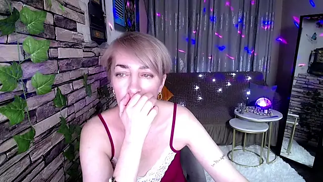 Snapshot of Hot_Girl87 chatting on January 22, 9:54 pm Hot Girl87 online show from January 22, 9:54 pm