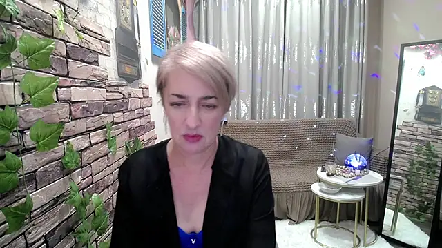 Snapshot of Hot_Girl87 chatting on January 23, 8:24 pm Hot Girl87 online show from January 23, 8:24 pm