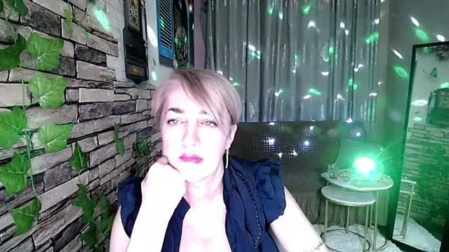 Snapshot of Hot_Girl87 chatting on January 27, 9:22 pm Hot Girl87 online show from January 27, 9:22 pm