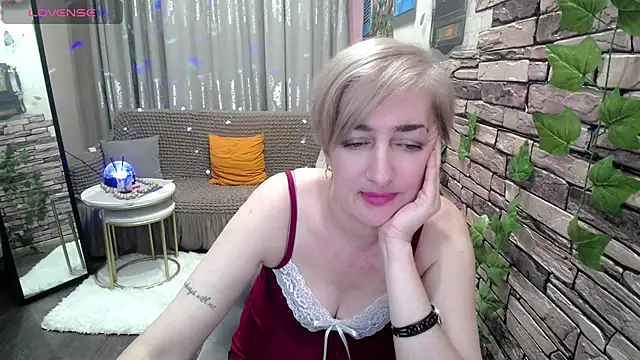 Snapshot of Hot_Girl87 chatting on February 3, 5:56 pm Hot Girl87 online show from February 3, 5:56 pm