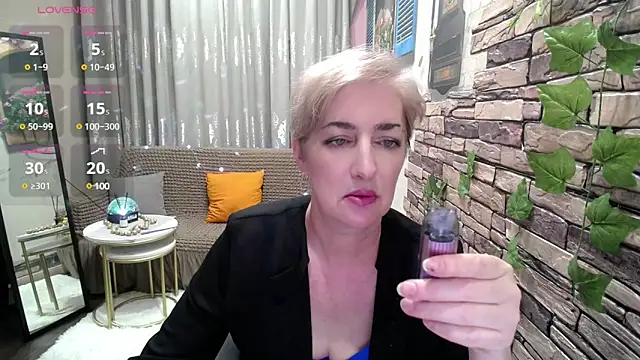 Snapshot of Hot_Girl87 chatting on February 4, 3:36 pm Hot Girl87 online show from February 4, 3:36 pm