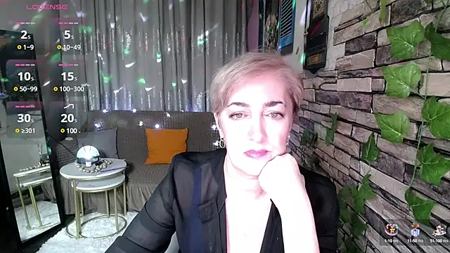 Snapshot of Hot_Girl87 chatting on February 4, 6:38 pm Hot Girl87 online show from February 4, 6:38 pm