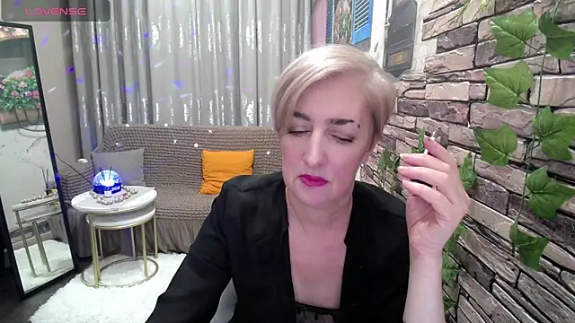 Snapshot of Hot_Girl87 chatting on February 5, 2:26 pm Hot Girl87 online show from February 5, 2:26 pm