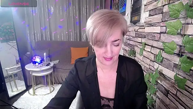 Snapshot of Hot_Girl87 chatting on February 5, 8:35 pm Hot Girl87 online show from February 5, 8:35 pm