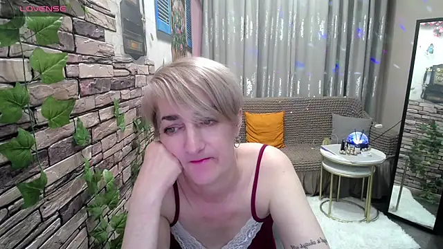 Snapshot of Hot_Girl87 chatting on February 8, 9:04 pm Hot Girl87 online show from February 8, 9:04 pm