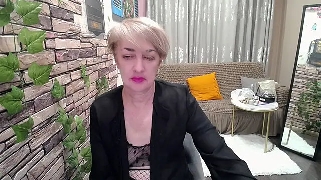 Snapshot of Hot_Girl87 chatting on February 14, 12:19 am Hot Girl87 online show from February 14, 12:19 am