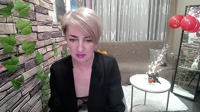 Snapshot of Hot_Girl87 chatting on February 14, 4:31 pm Hot Girl87 online show from February 14, 4:31 pm