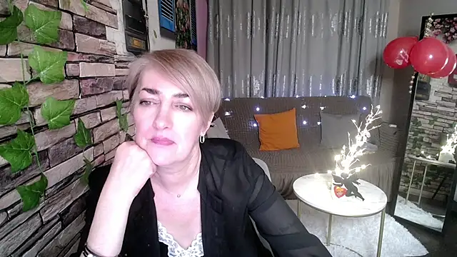 Snapshot of Hot_Girl87 chatting on February 14, 10:58 pm Hot Girl87 online show from February 14, 10:58 pm