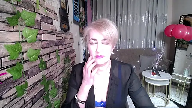 Snapshot of Hot_Girl87 chatting on February 18, 3:54 pm Hot Girl87 online show from February 18, 3:54 pm