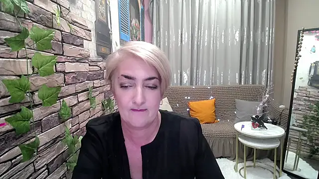 Snapshot of Hot_Girl87 chatting on February 23, 2:57 pm Hot Girl87 online show from February 23, 2:57 pm