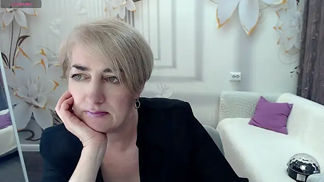 Snapshot of Hot_Girl87 chatting on February 28, 9:01 pm Hot Girl87 online show from February 28, 9:01 pm