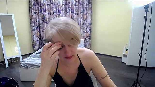 Snapshot of Hot_Girl87 chatting on March 4, 10:38 pm Hot Girl87 online show from March 4, 10:38 pm