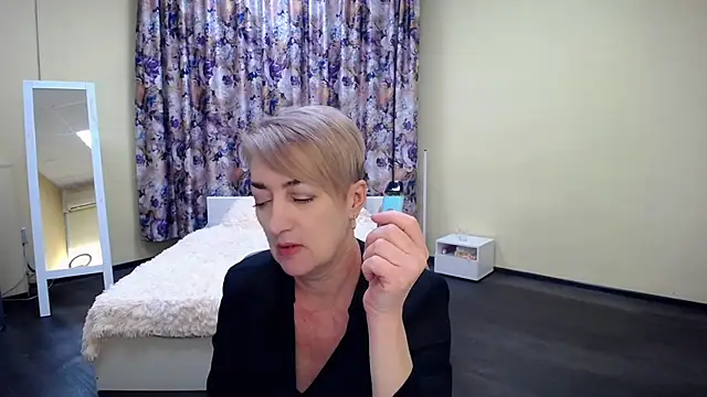 Snapshot of Hot_Girl87 chatting on March 10, 11:38 pm Hot Girl87 online show from March 10, 11:38 pm