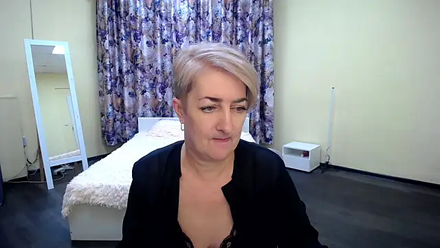 Snapshot of Hot_Girl87 chatting on March 13, 5:07 pm Hot Girl87 online show from March 13, 5:07 pm