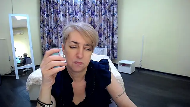 Snapshot of Hot_Girl87 chatting on March 13, 11:27 pm Hot Girl87 online show from March 13, 11:27 pm