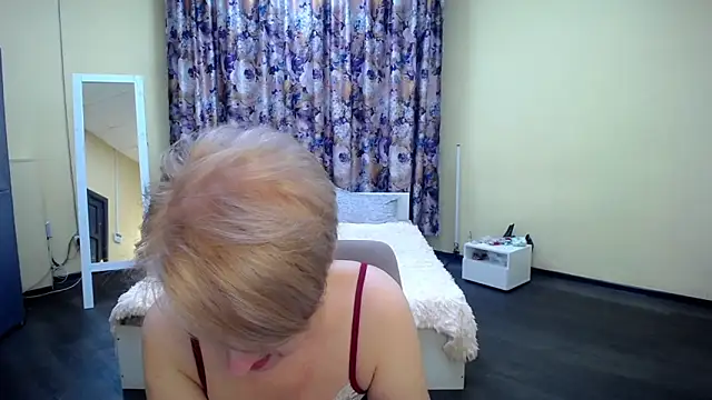 Snapshot of Hot_Girl87 chatting on March 17, 9:34 pm Hot Girl87 online show from March 17, 9:34 pm