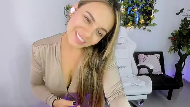 Snapshot of Sara_lopez_28 chatting on January 18, 2:55 pm Sara lopez 28 online show from January 18, 2:55 pm