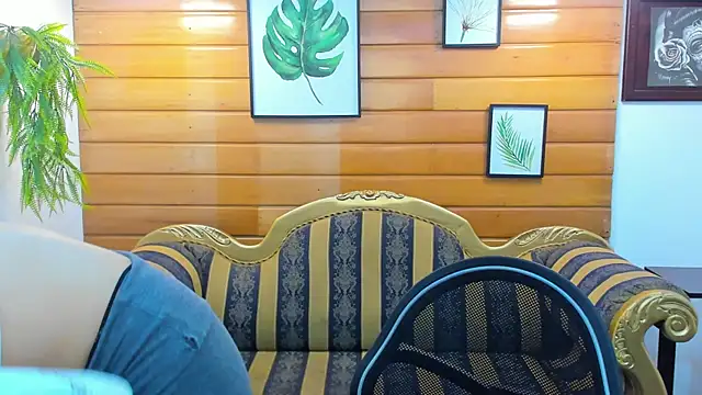 Snapshot of Valeria_roussi chatting on December 28, 8:04 pm Valeria roussi online show from December 28, 8:04 pm